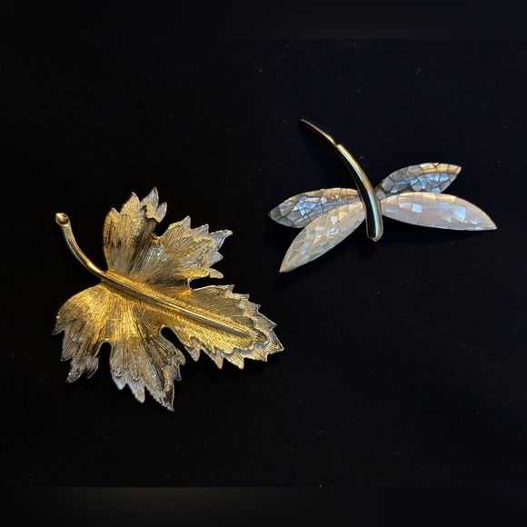 Brooch Lot of 2 Vintage Sarah Coventry & Liz Claiborne Maple Leaf and Dragonfly - Picture 4 of 5